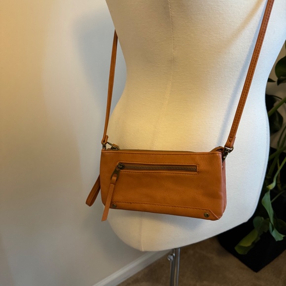 Universal Thread Purse - Picture 2 of 10